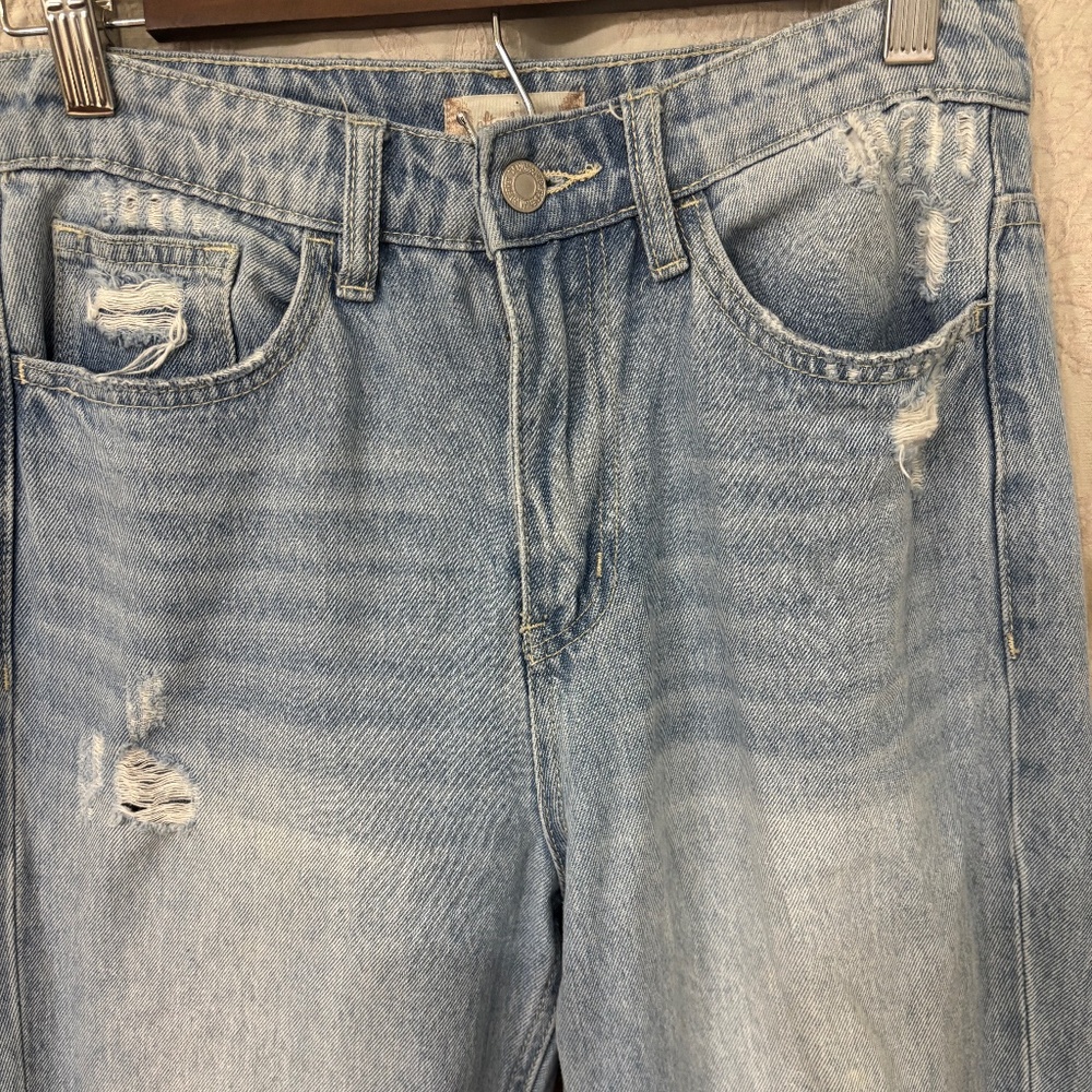 Altered State Woman’s Vervet Blue Highrise Distressed Light Wash Denim Jean 26 - Picture 2 of 6